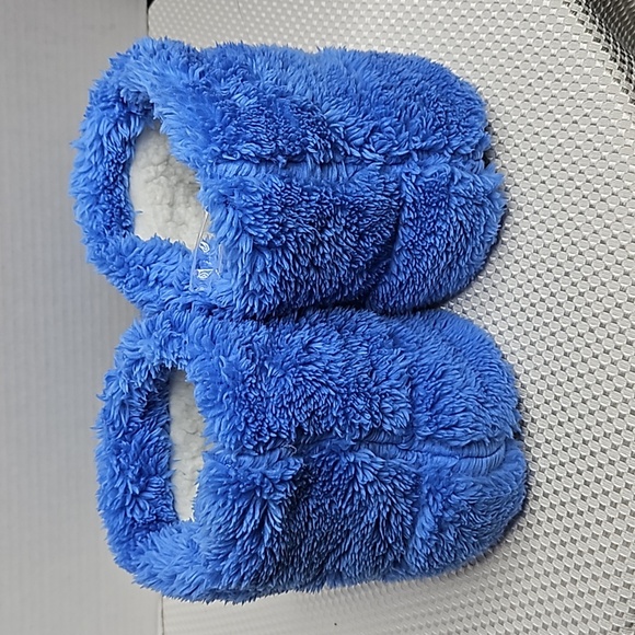 DISNEY STITCH FUZZY BABBA SLIPPER SOCKS IN BLUE - Picture 2 of 6